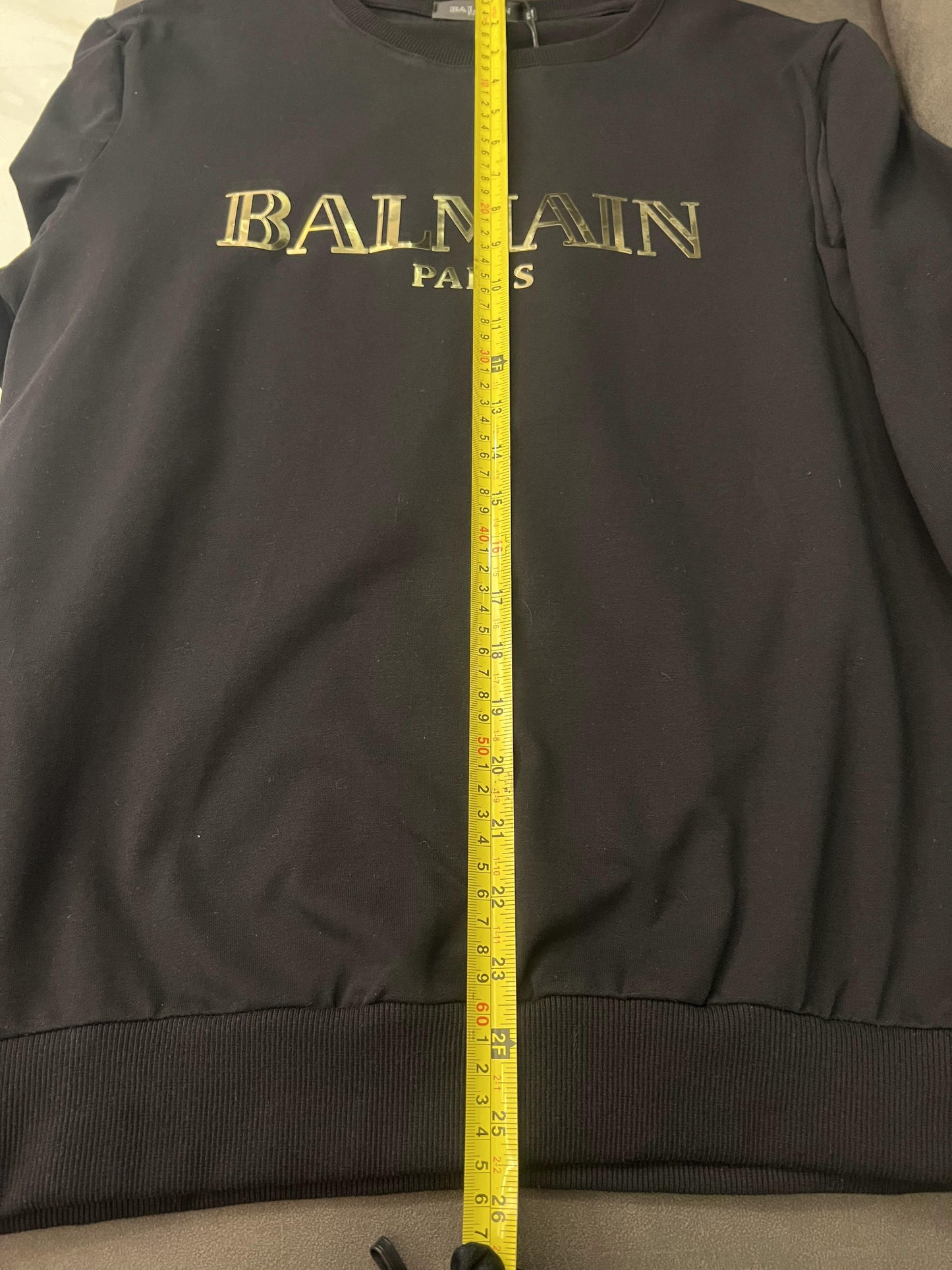 Conjunto de sudadera y joggers negros de Balmain Paris: ropa de estar por casa de lujo