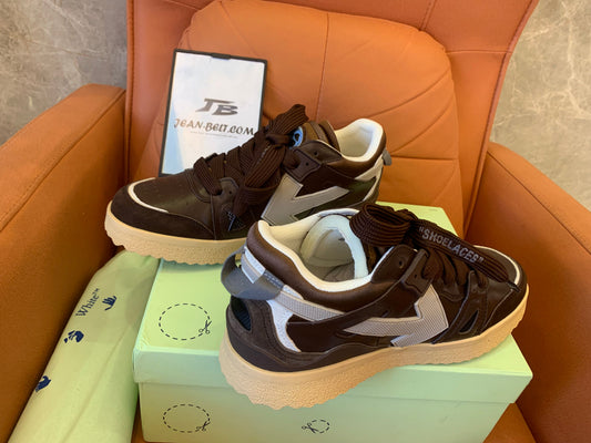 Tênis Off-White Arrows cano médio