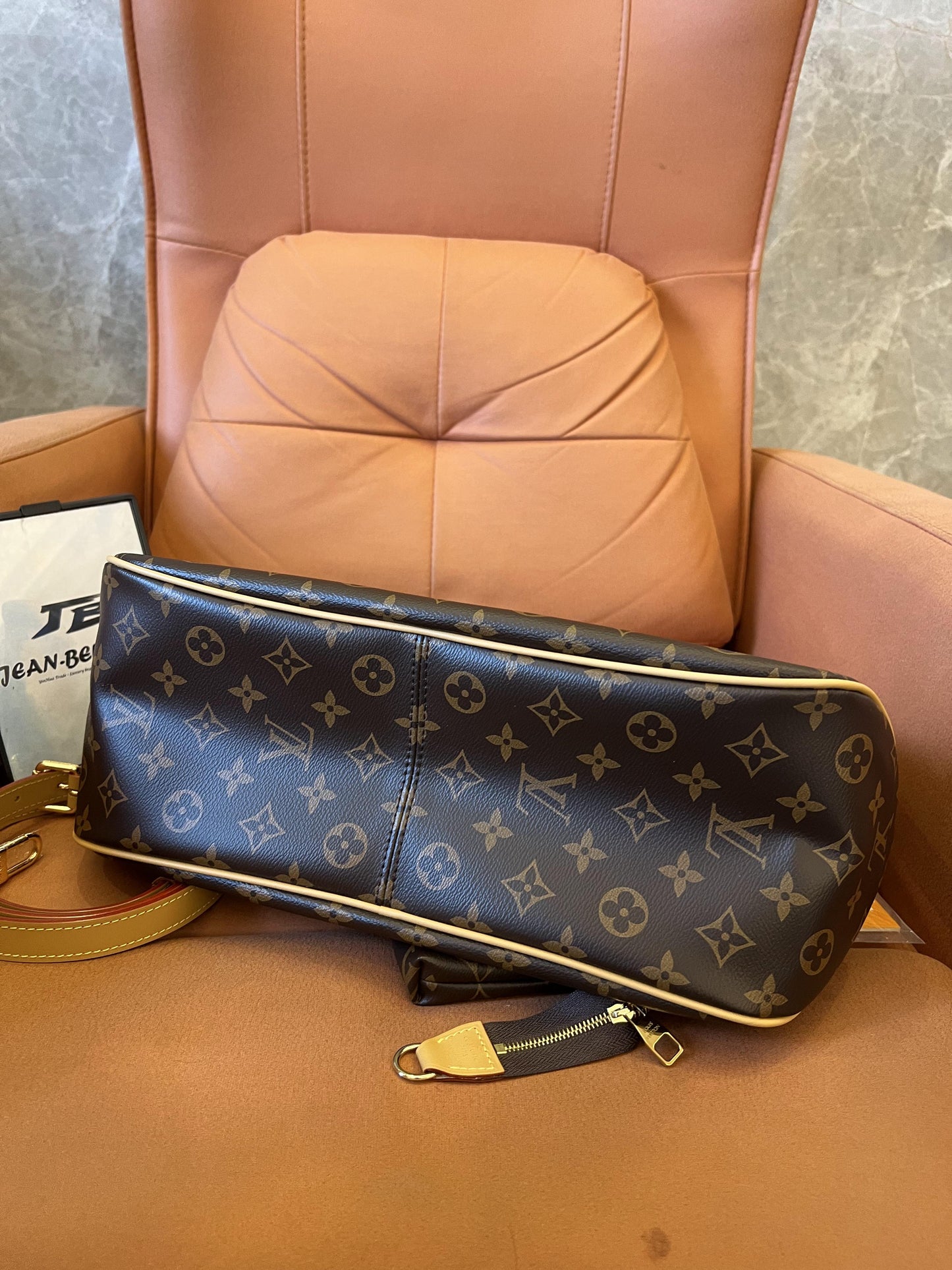 Bolsa hobo Louis Vuitton elegante PM com monograma