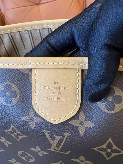 Bolsa hobo Louis Vuitton elegante PM com monograma