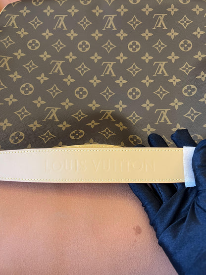 Bolsa hobo Louis Vuitton elegante PM com monograma
