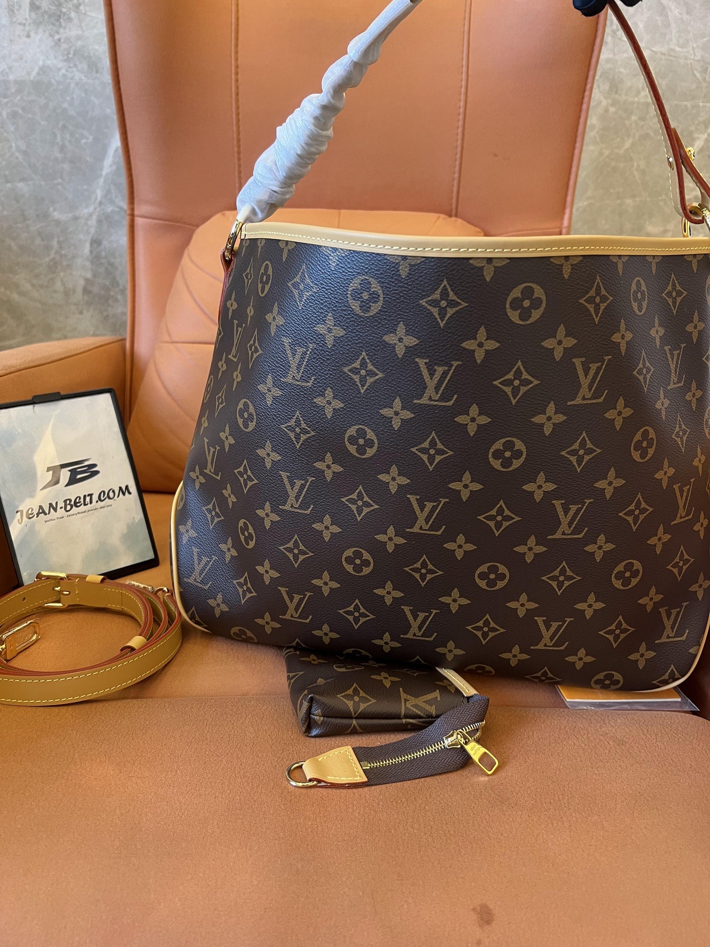 Bolsa hobo Louis Vuitton elegante PM com monograma