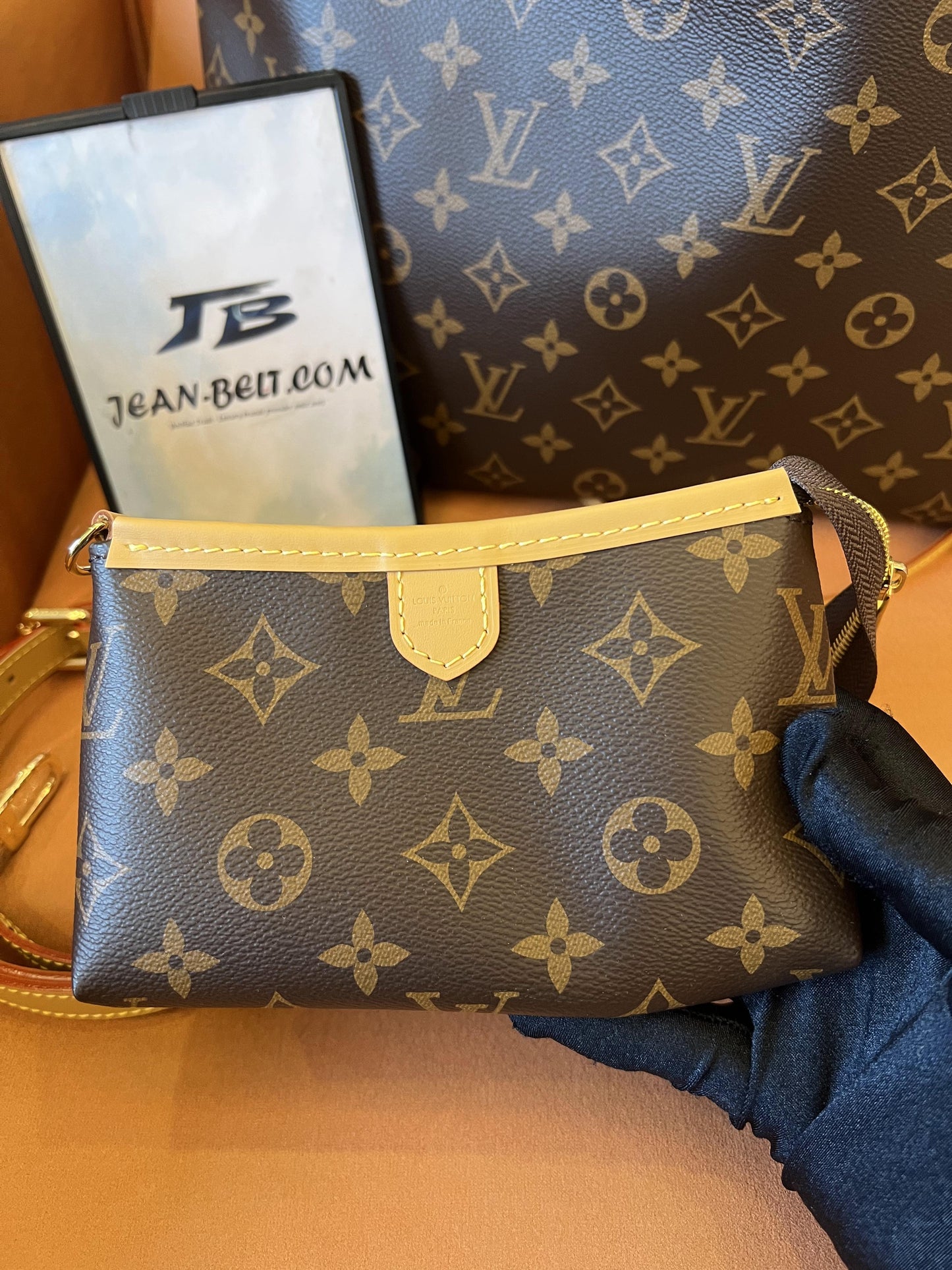 Bolsa hobo Louis Vuitton elegante PM com monograma