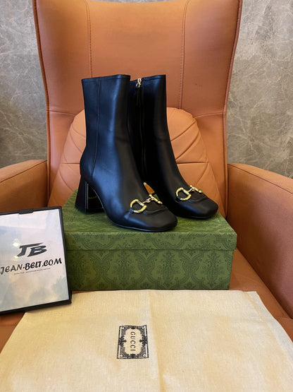 Botines Gucci de tacón medio con diseño de caballo para mujer
