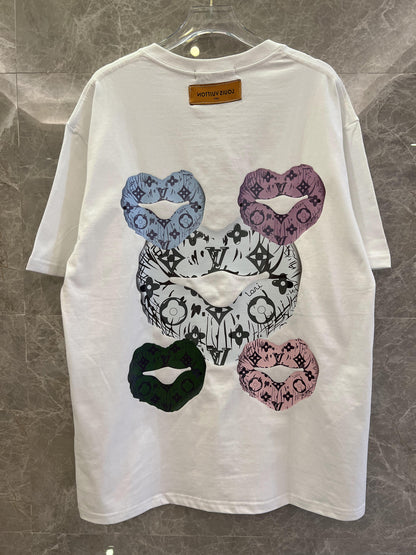 Camiseta blanca con gráfico de labios multicolor de Louis Vuitton