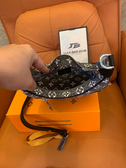 Bolsa Louis Vuitton com alça monograma jacquard jeans em cinza escuro