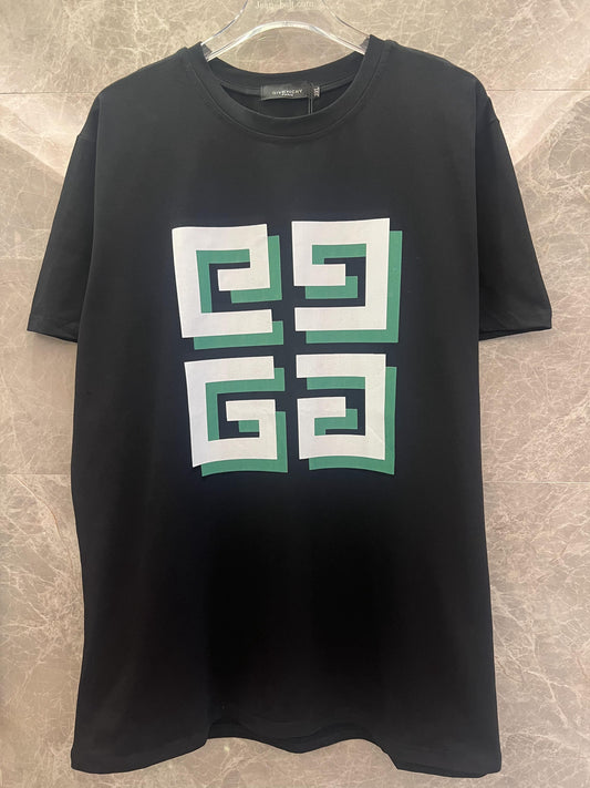 Camiseta negra con estampado del icónico logotipo de Givenchy