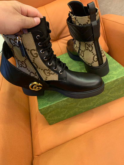 Bota feminina Gucci com salto duplo G