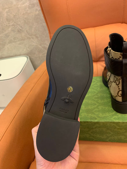 Bota feminina Gucci com salto duplo G