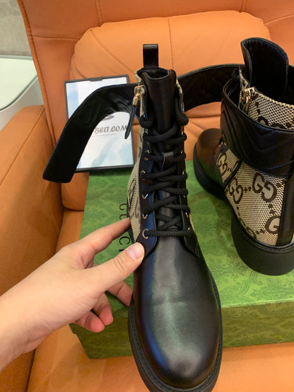 Bota feminina Gucci com salto duplo G
