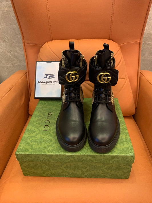 Botín de mujer Gucci con doble G