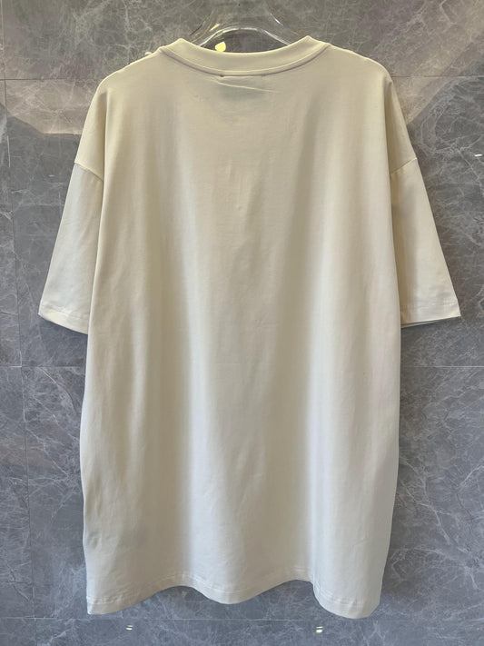 Camiseta con gráfico de oso Gucci en color blanco roto