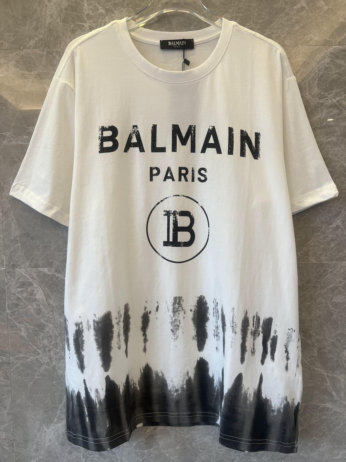 Camiseta tie-dye com logotipo da Balmain Paris