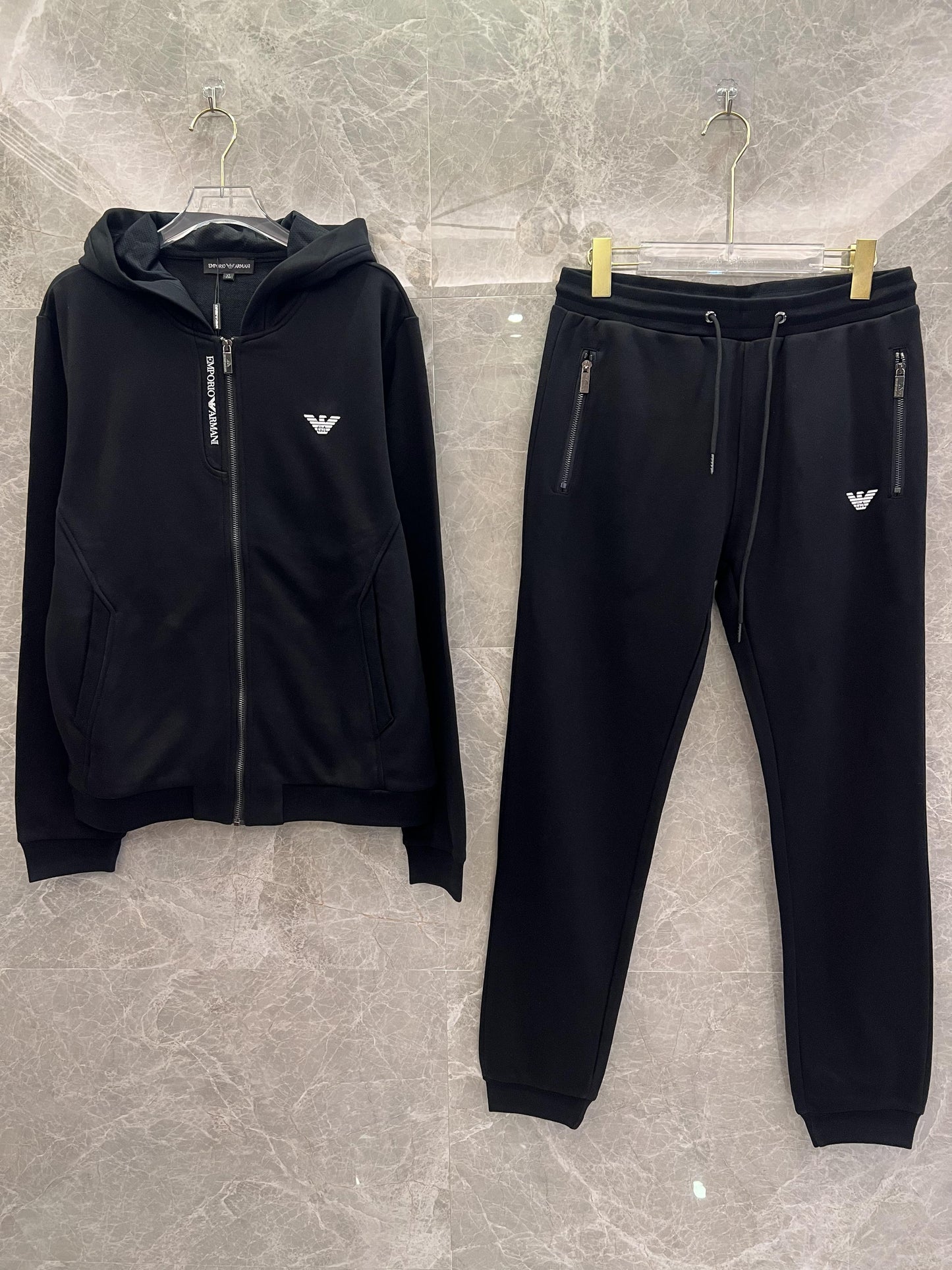 Chándal negro con capucha y detalles de logotipo EA7 Emporio Armani