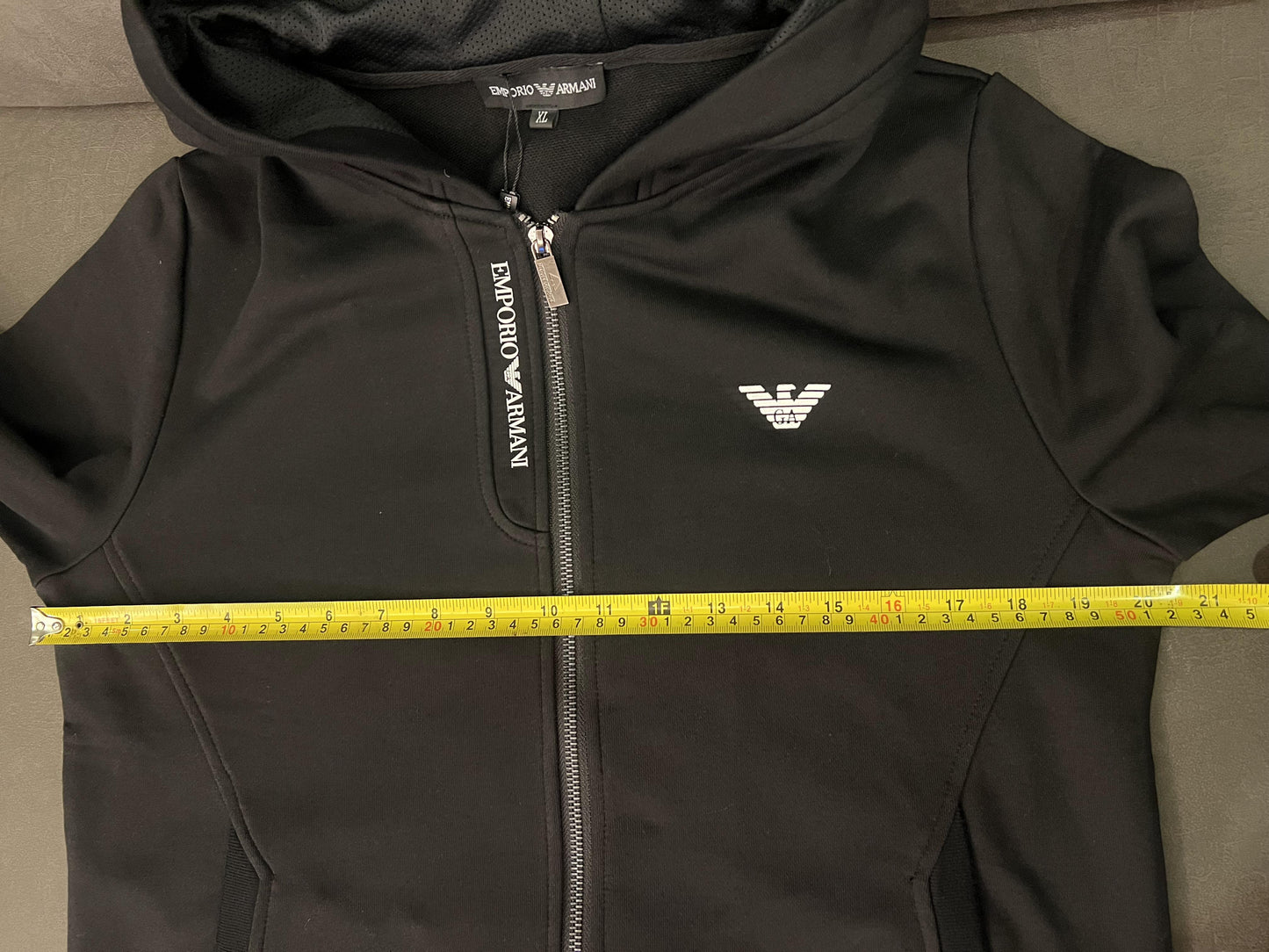 Chándal negro con capucha y detalles de logotipo EA7 Emporio Armani
