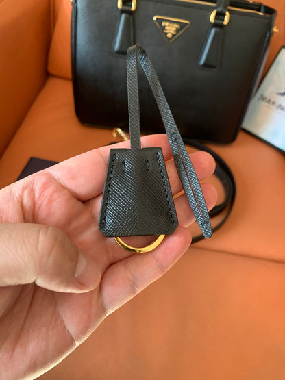 Bolso de hombro Prada Galleria mediano de piel negra