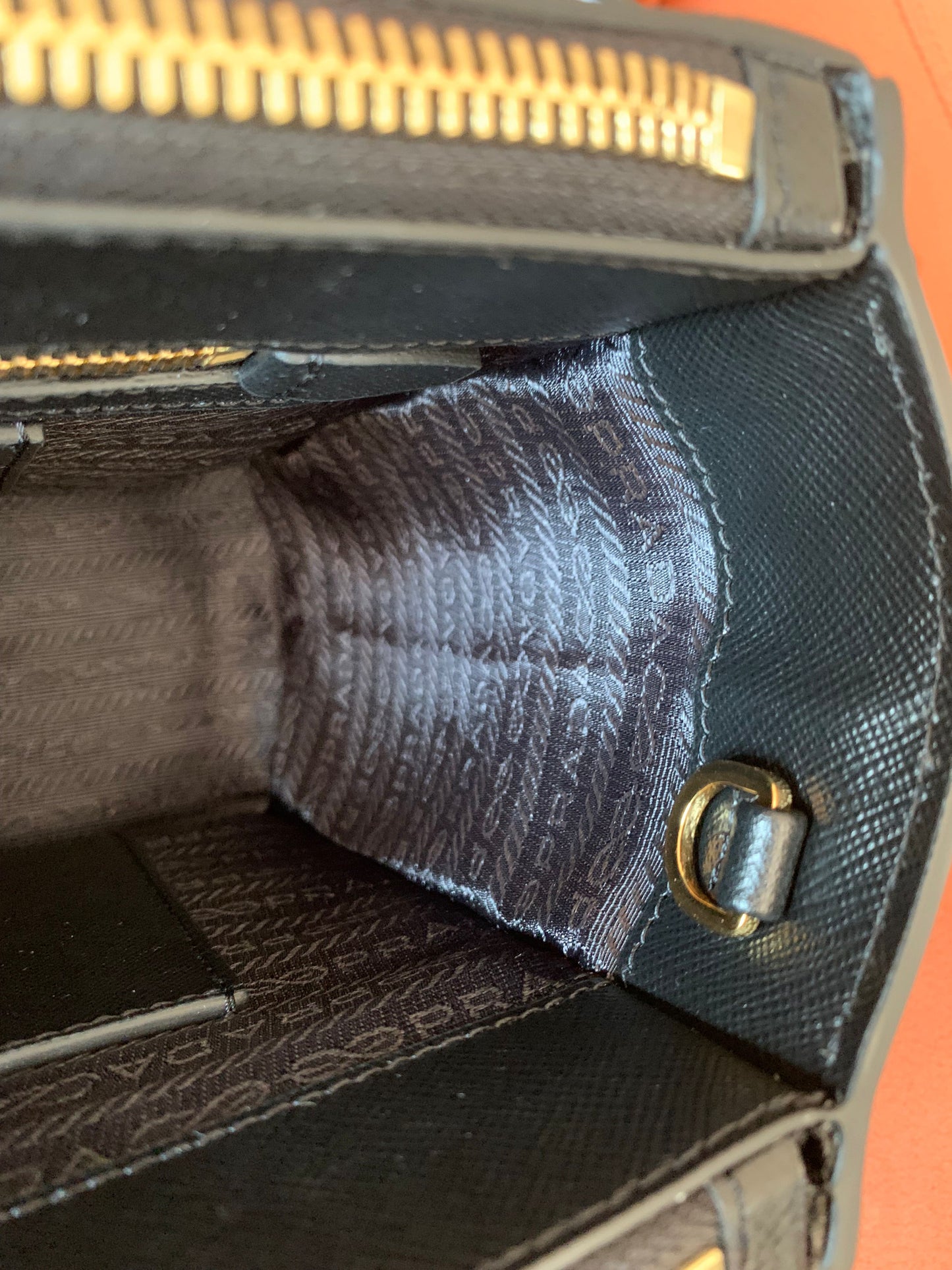 Bolso de hombro Prada Galleria mediano de piel negra