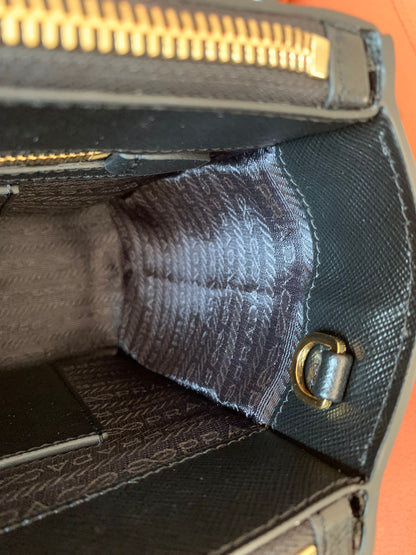 Bolso de hombro Prada Galleria mediano de piel negra