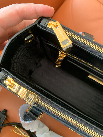 Bolso de hombro Prada Galleria mediano de piel negra