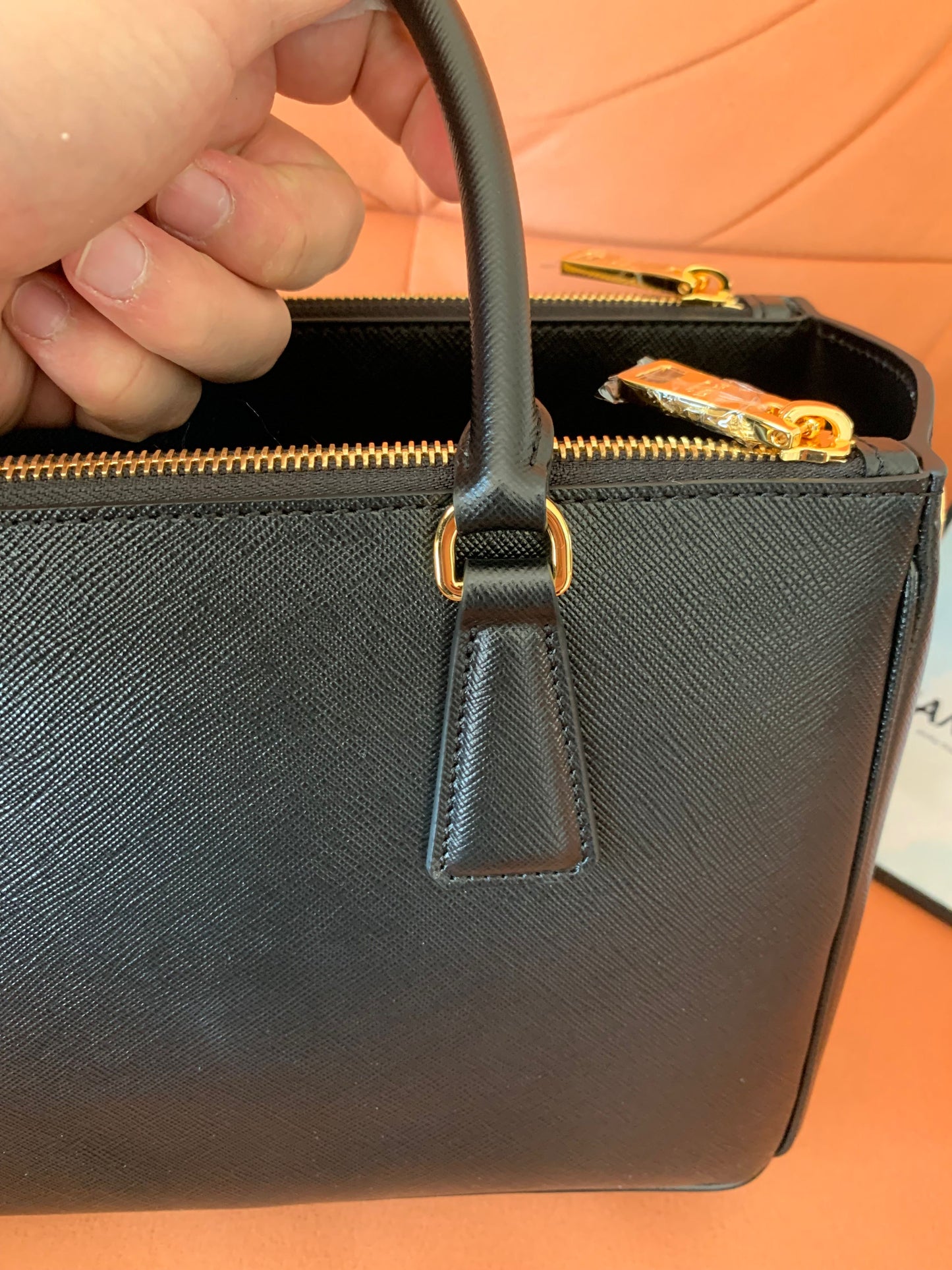 Bolso de hombro Prada Galleria mediano de piel negra