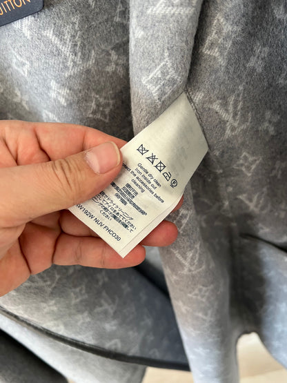 Casaco com capuz de lã cinza com monograma Louis Vuitton