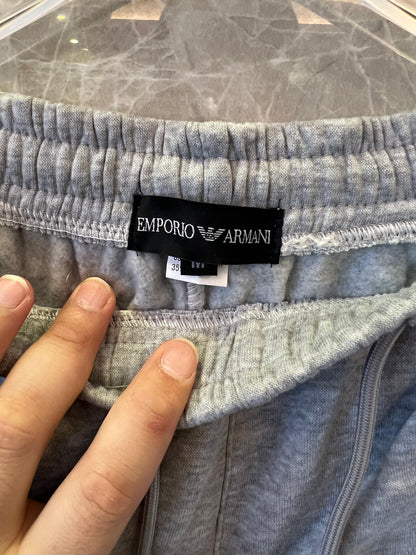 Conjunto de moletom cinza com capuz e calça jogger Emporio Armani