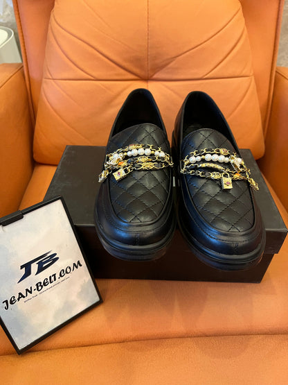 Mocasines planos de piel de Chanel para mujer