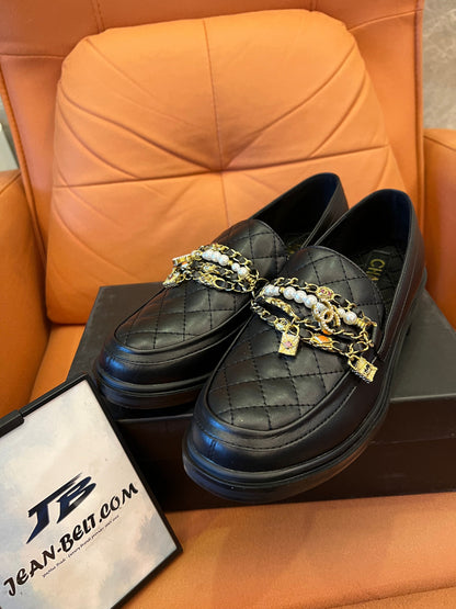 Mocasines planos de piel de Chanel para mujer