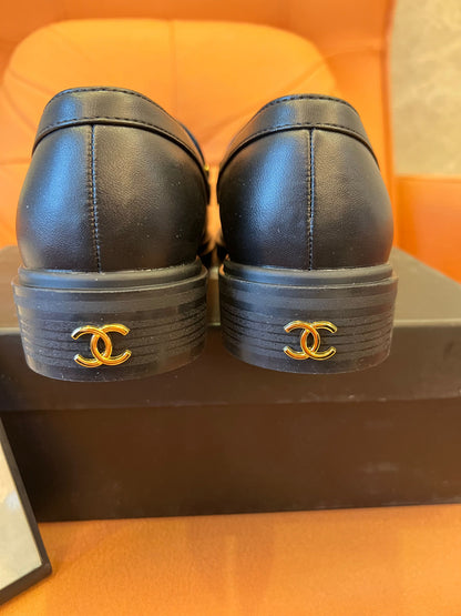 Mocasines planos de piel de Chanel para mujer