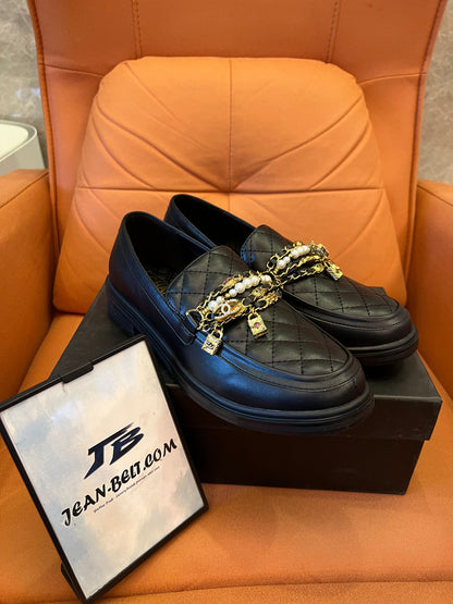 Mocasines planos de piel de Chanel para mujer