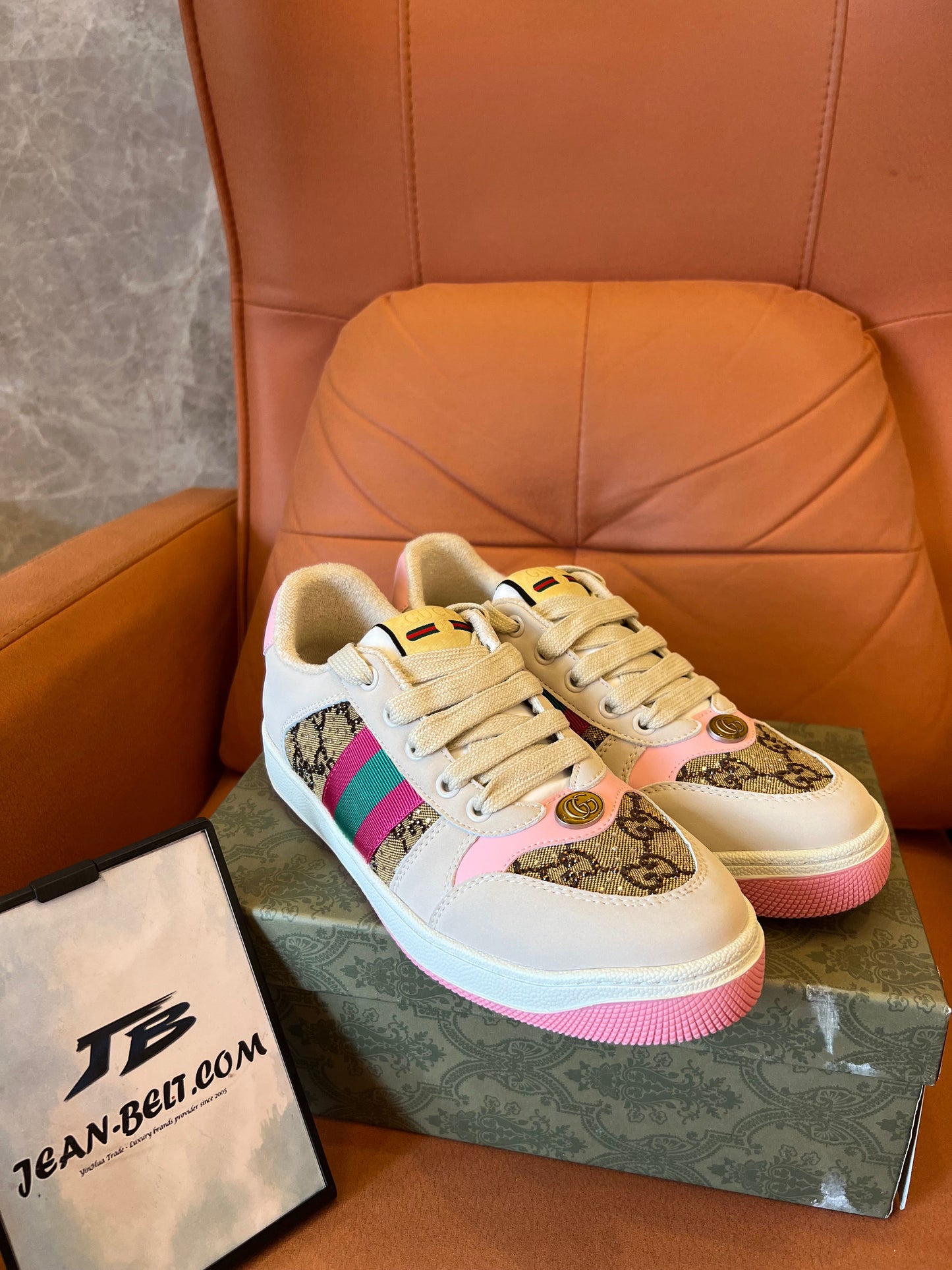Tênis feminino Gucci Screener com cristais