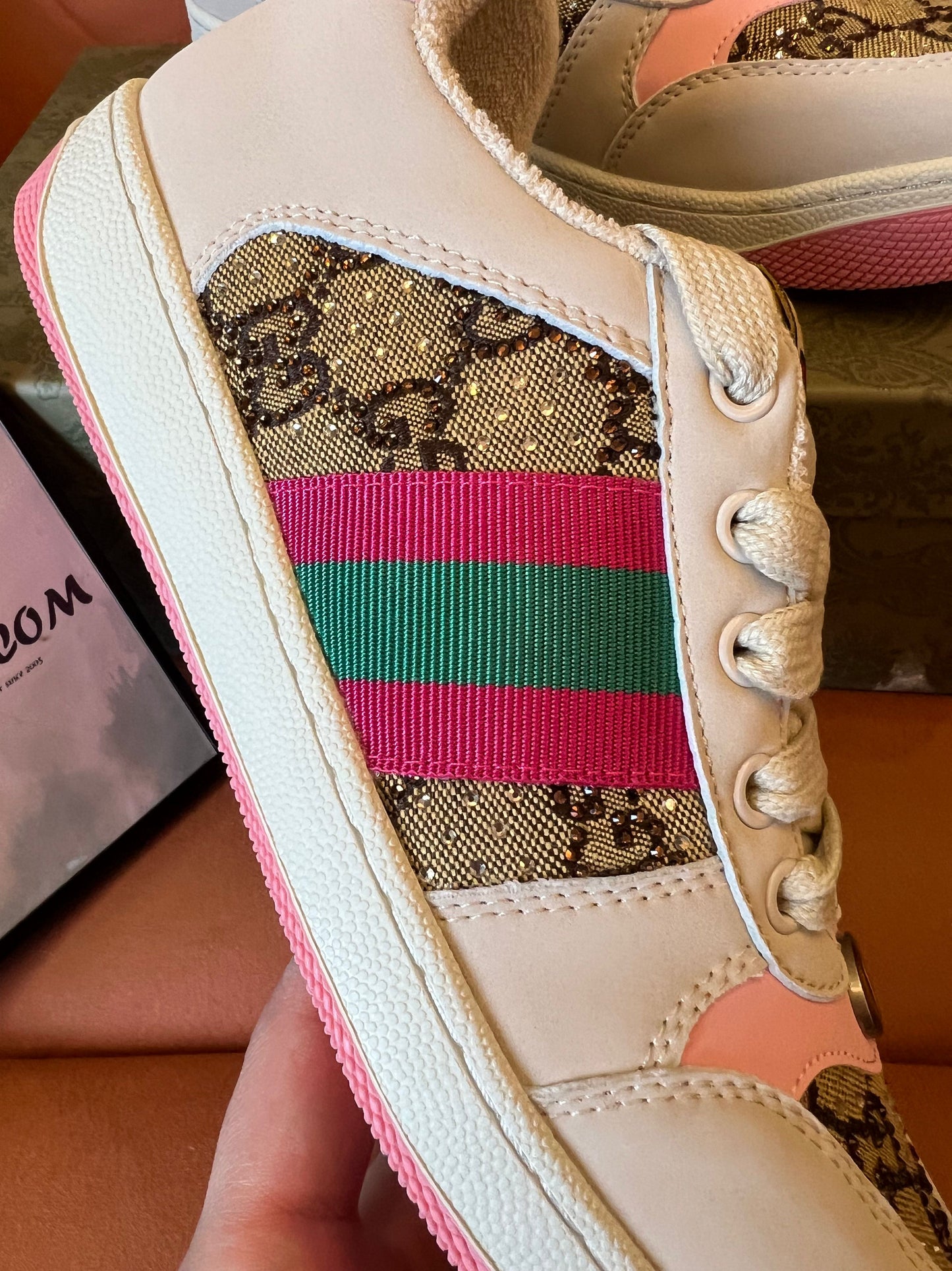Tênis feminino Gucci Screener com cristais