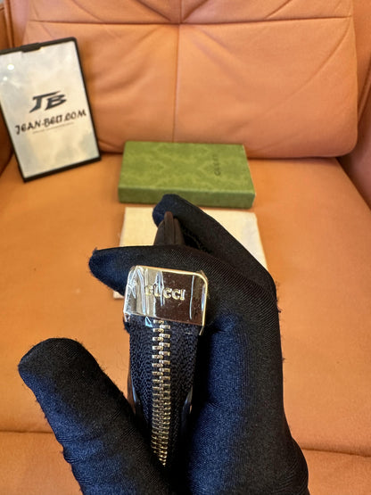 Bolsa para chaves Gucci em couro preto com relevo GG