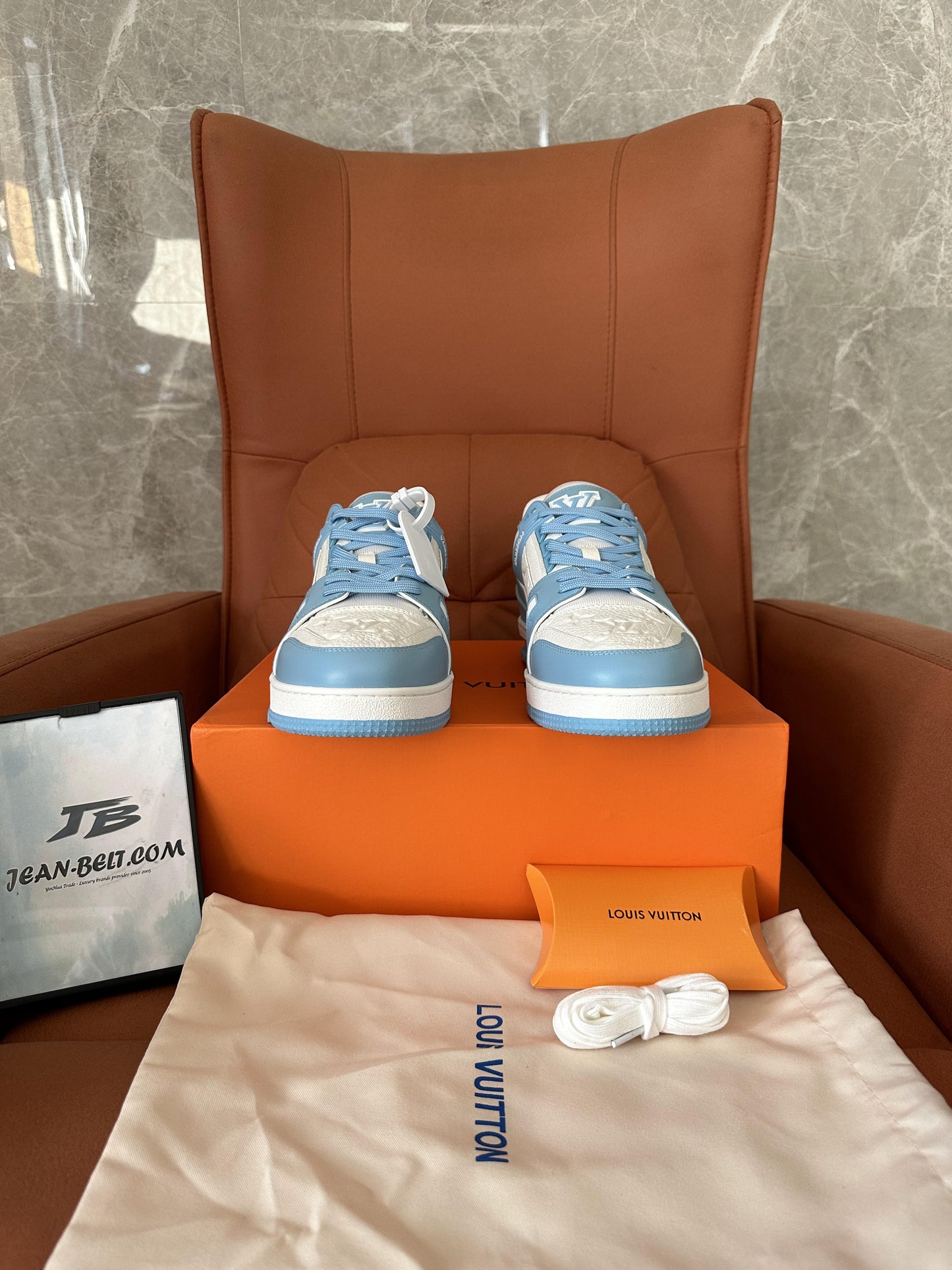 Baskets Louis Vuitton bleu bébé