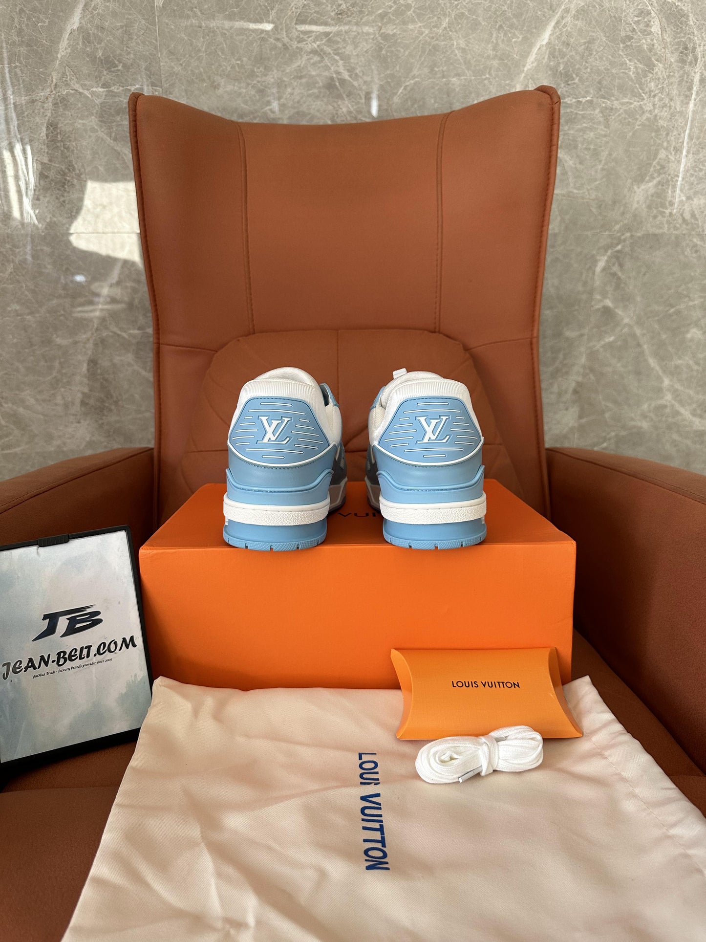 Baskets Louis Vuitton bleu bébé