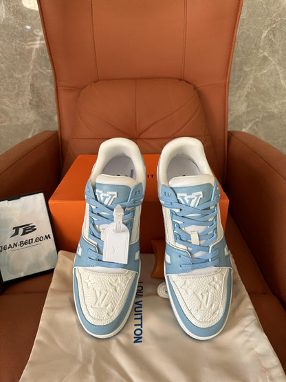 Baskets Louis Vuitton bleu bébé