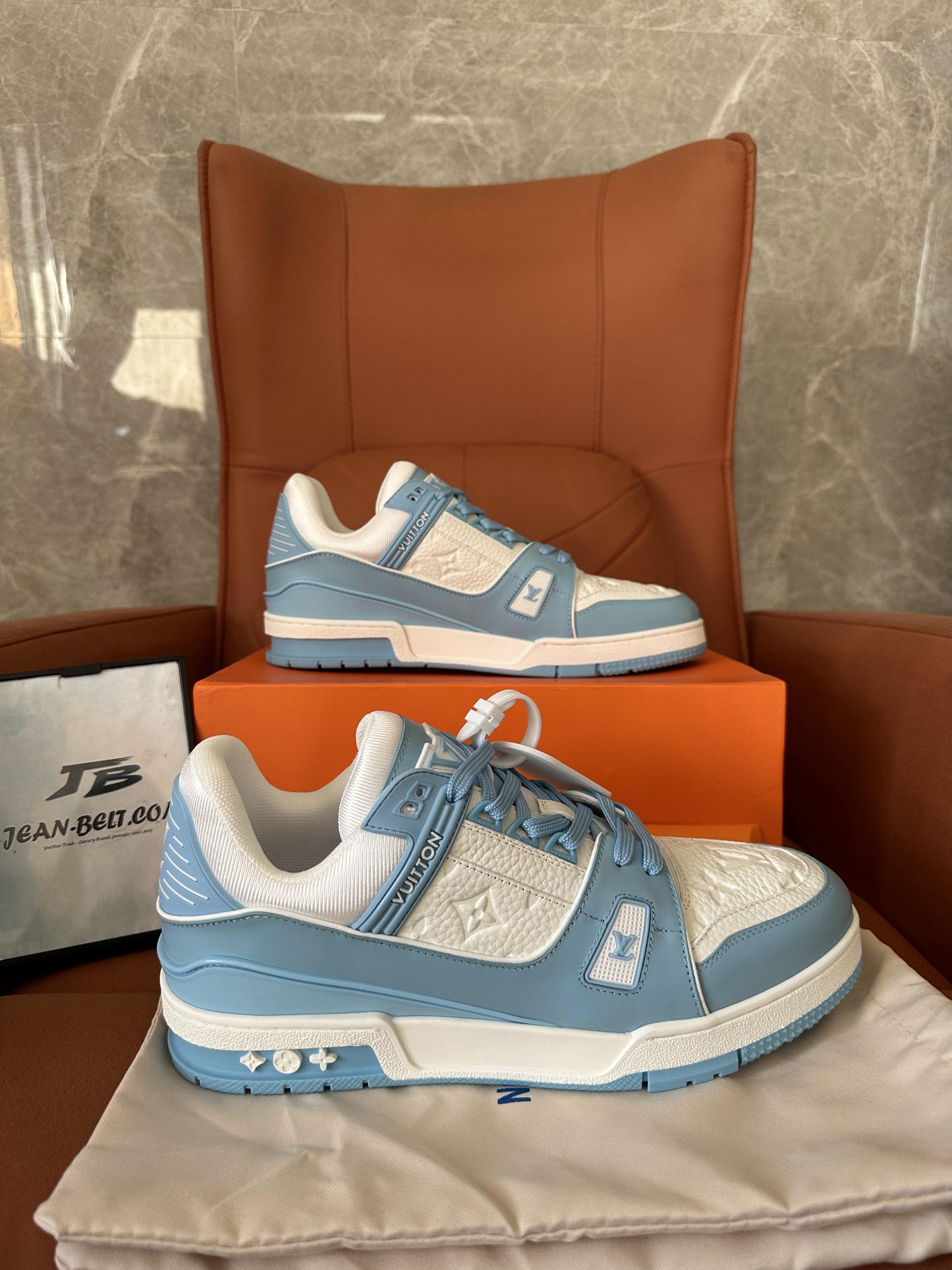 Baskets Louis Vuitton bleu bébé