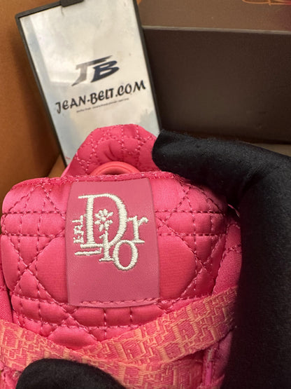 Zapatilla skater Dior BY ERL B9S, edición limitada, satén cannage kumo fucsia