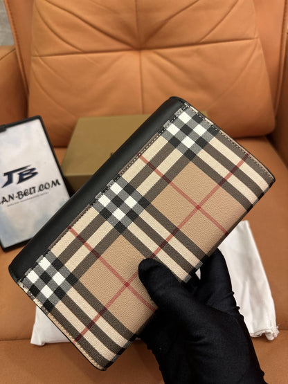 Cartera Burberry de piel y cuadros vintage con correa