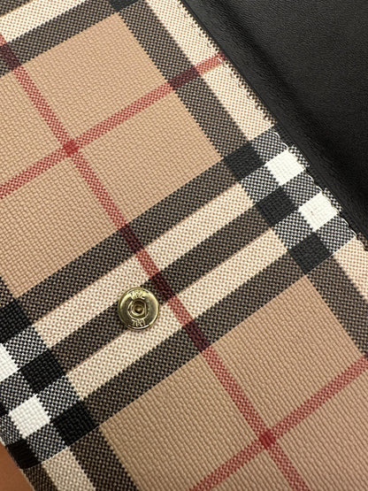 Cartera Burberry de piel y cuadros vintage con correa