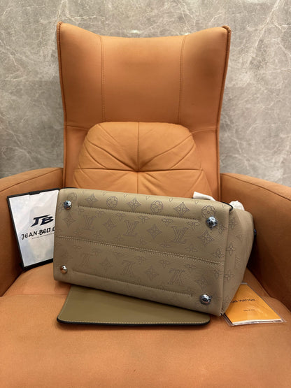 Bolsa de ombro Louis Vuitton Hina PM monograma Mahina couro Galle