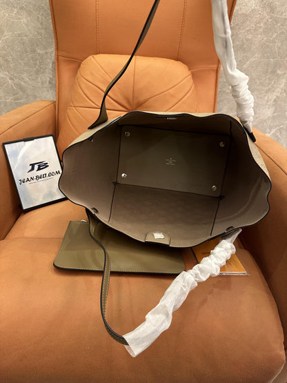 Bolsa de ombro Louis Vuitton Hina PM monograma Mahina couro Galle