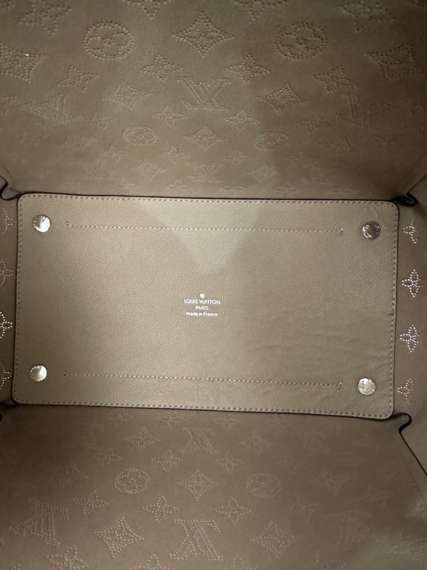 Bolsa de ombro Louis Vuitton Hina PM monograma Mahina couro Galle