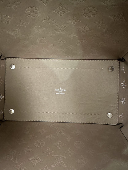 Bolsa de ombro Louis Vuitton Hina PM monograma Mahina couro Galle