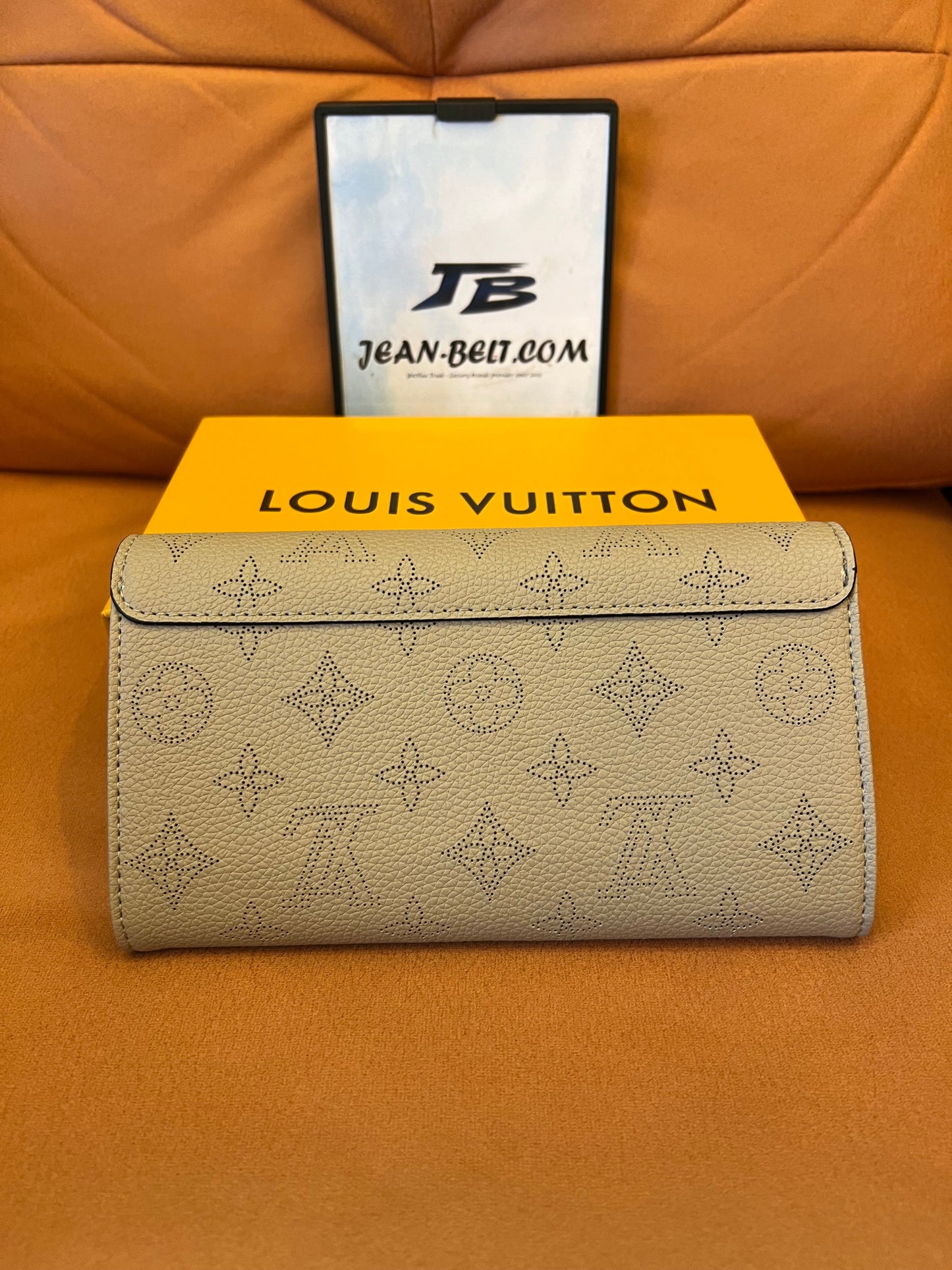 Carteira de couro Louis Vuitton Mahina - bege