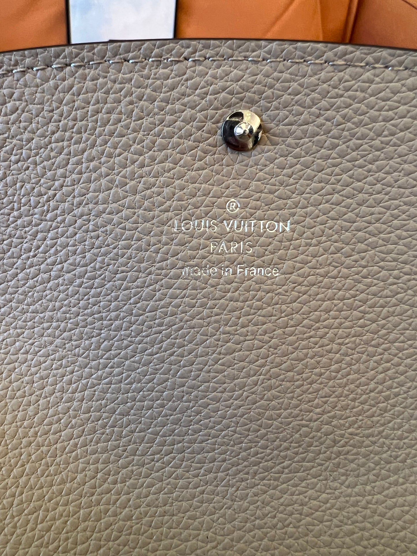 Carteira de couro Louis Vuitton Mahina - bege