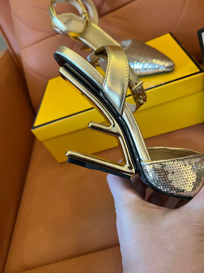 Sapatos sociais Fendi de couro legítimo, saltos finos e sensuais