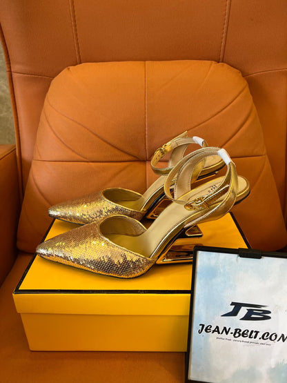 Sapatos sociais Fendi de couro legítimo, saltos finos e sensuais