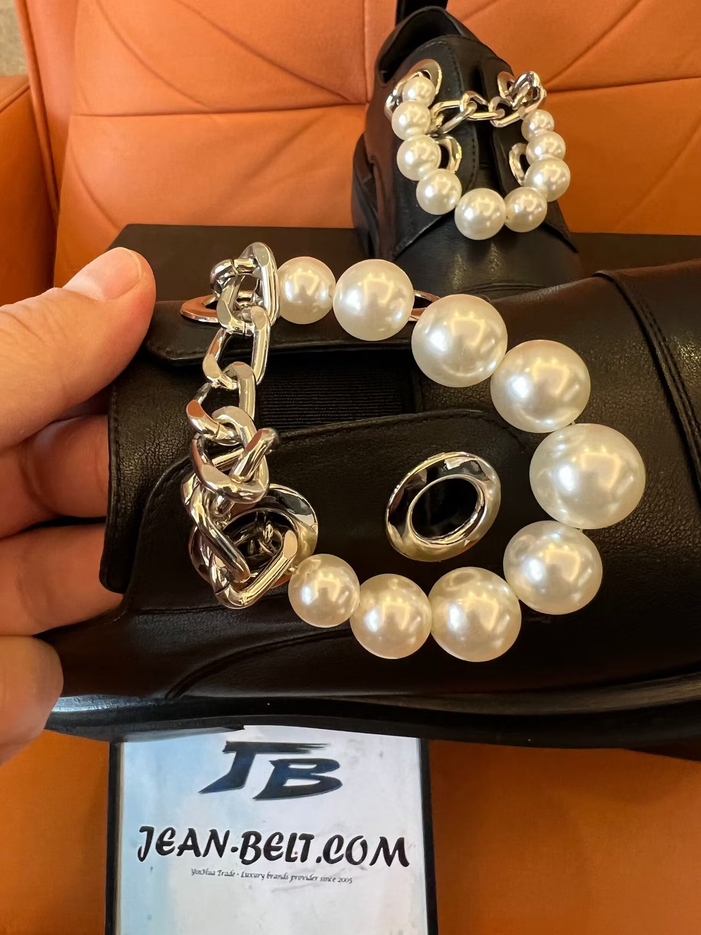 Zapatos de cuero con cadena de perlas y fondo grueso con estampado barroco de lichi de Chanel