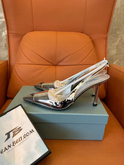 Zapatos de salón Prada con tira trasera metálica